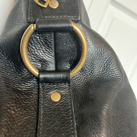 Vintage Authentic YSL, Pebbled leather Muse handbag with padlock key. - Picture 9 of 15